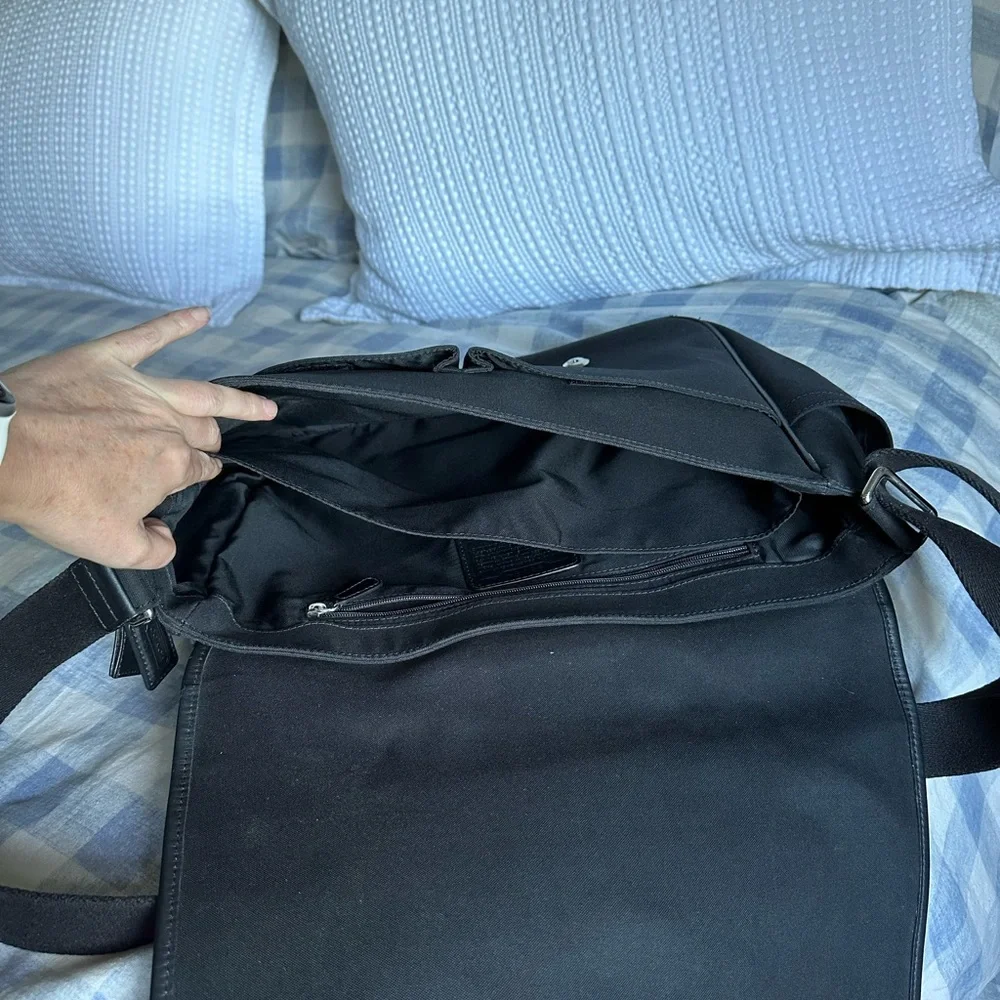 ✨ Coach Messenger Bag | Classic Black | Crossbody Work Bag ✨
